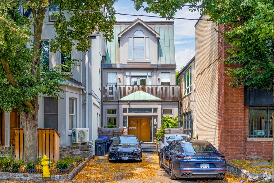 14 Birch Ave, Toronto, ON for rent - Primary Photo - Image 1 of 1