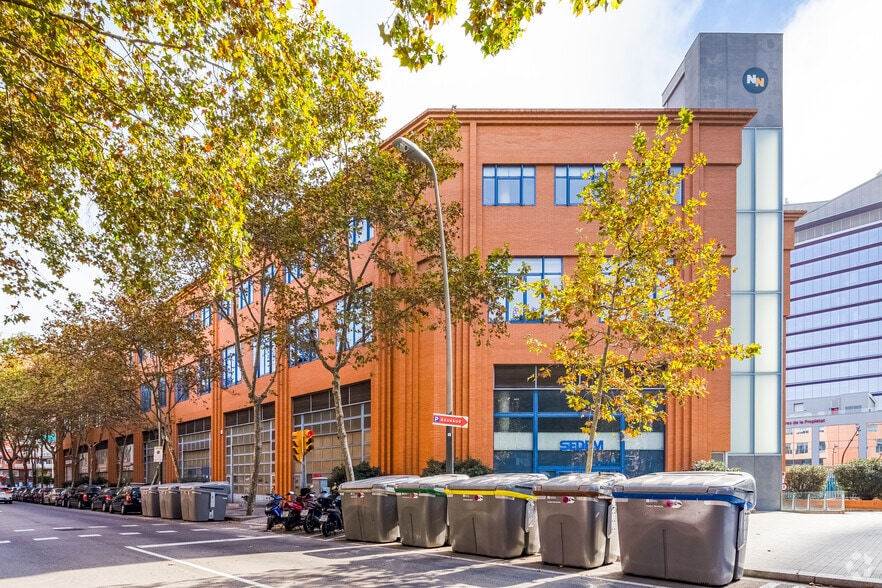 Passeig De La Zona Franca, 135-139, Barcelona, Barcelona to rent - Building Photo - Image 2 of 10