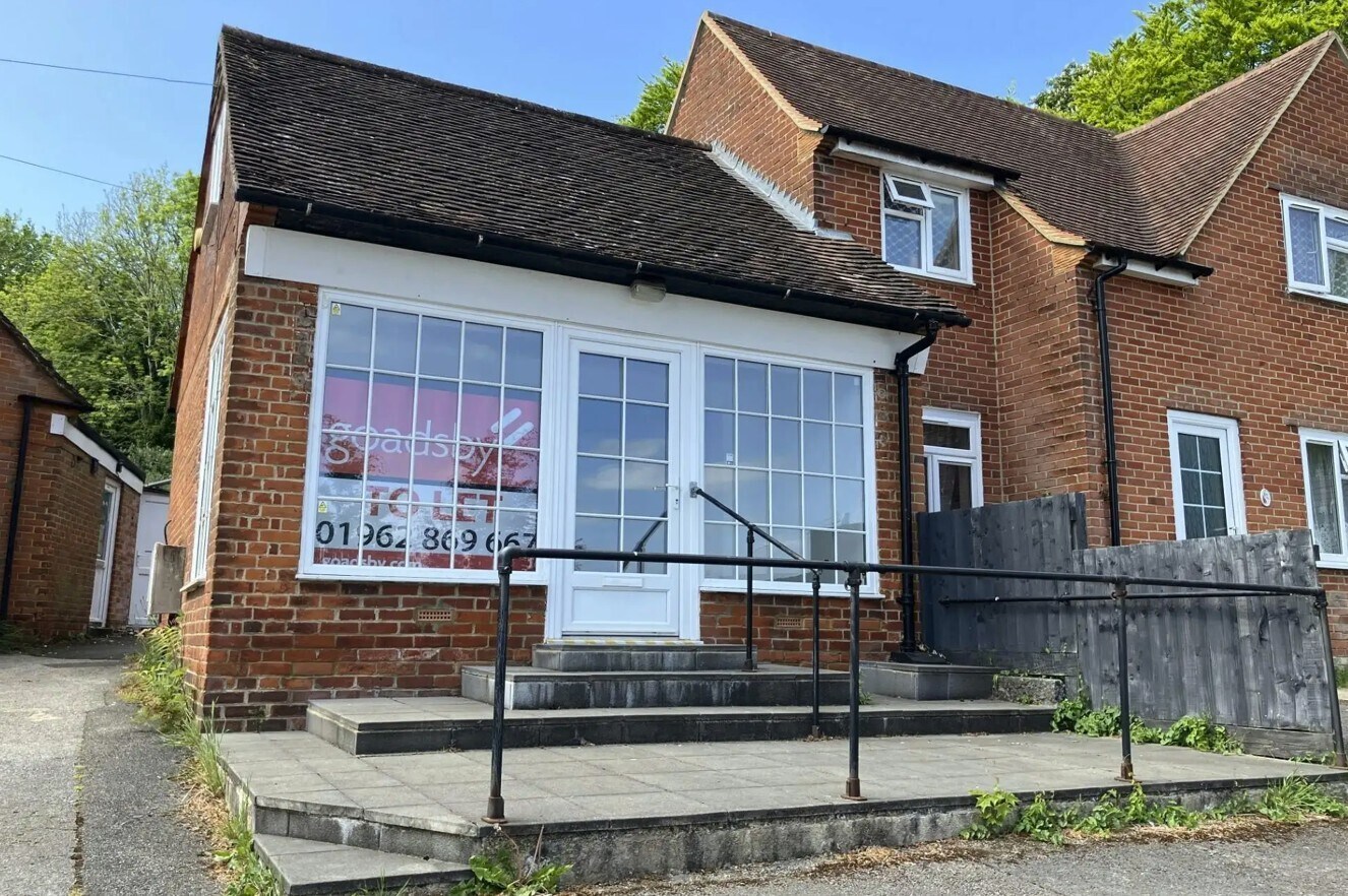 82A Cromwell Rd, Winchester to rent Building Photo- Image 1 of 4