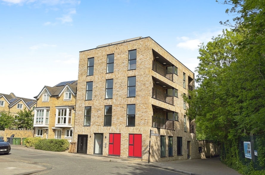 19 Springbank Rd, London for sale - Primary Photo - Image 1 of 4