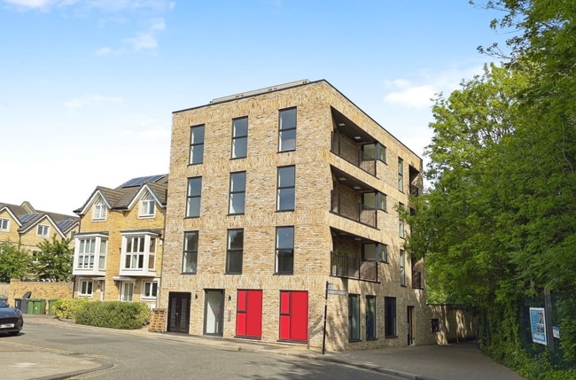 More details for 19 Springbank Rd, London - Retail for Sale