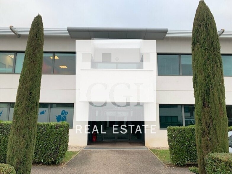 Office in Chaponnay to rent - Building Photo - Image 2 of 12