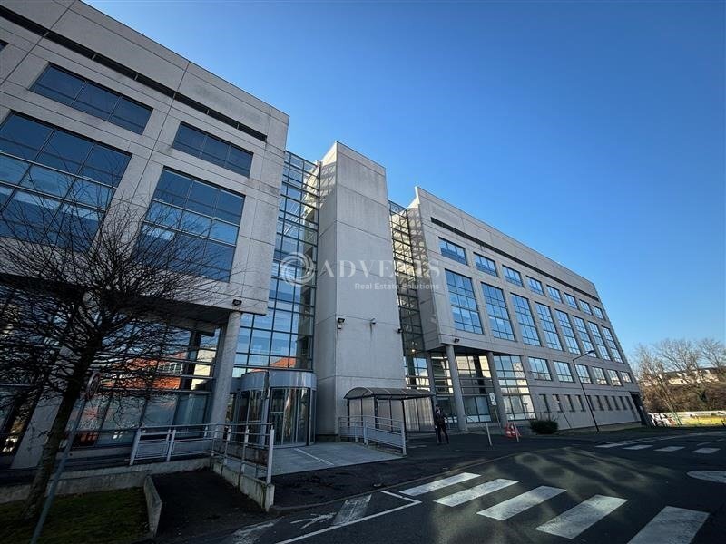 Office in Champigny-sur-Marne to rent Building Photo- Image 1 of 11