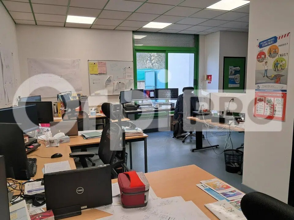 Location Bureaux 130 m² - Photo 1