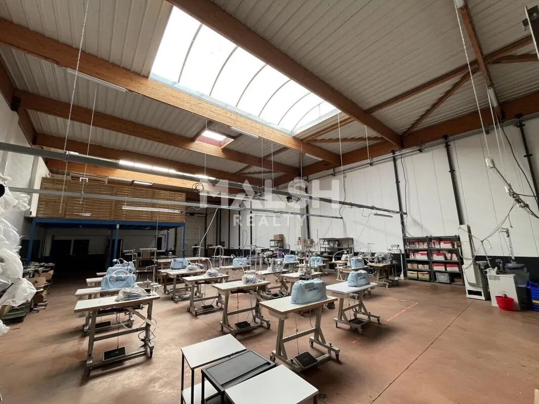 Office in Décines-Charpieu to rent Building Photo- Image 1 of 31