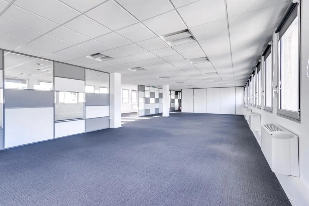Location Bureaux 222 m² - Photo 1
