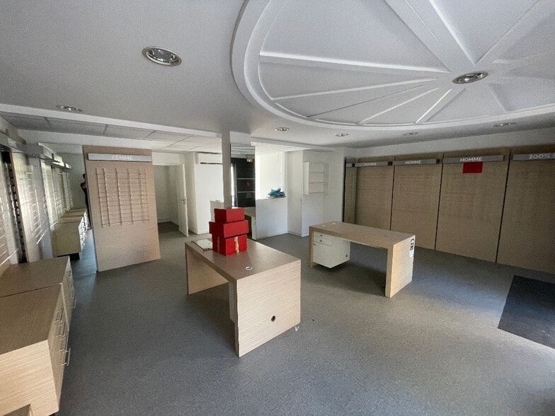 304 Cours Emile Zola, Villeurbanne to rent - Interior Photo - Image 3 of 6