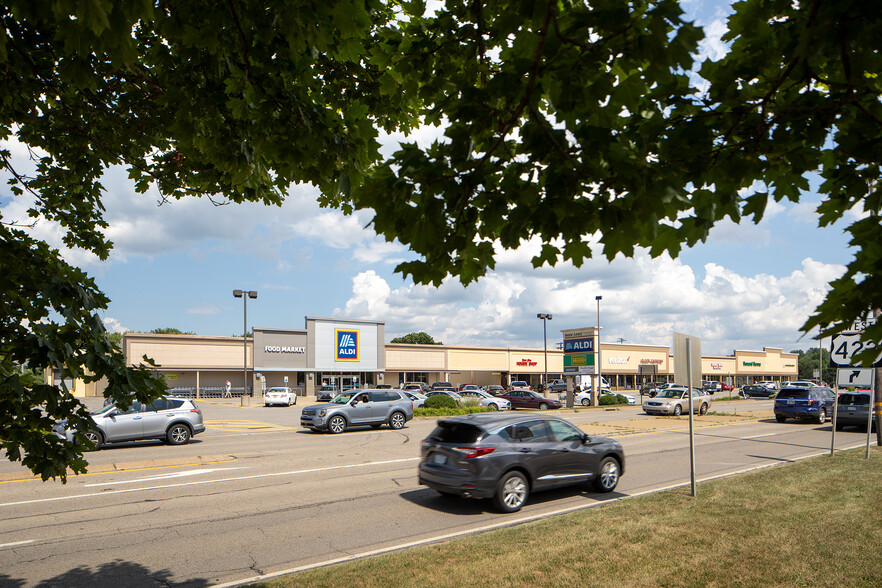 1049 N Main St, Butler, PA for rent - Building Photo - Image 1 of 6