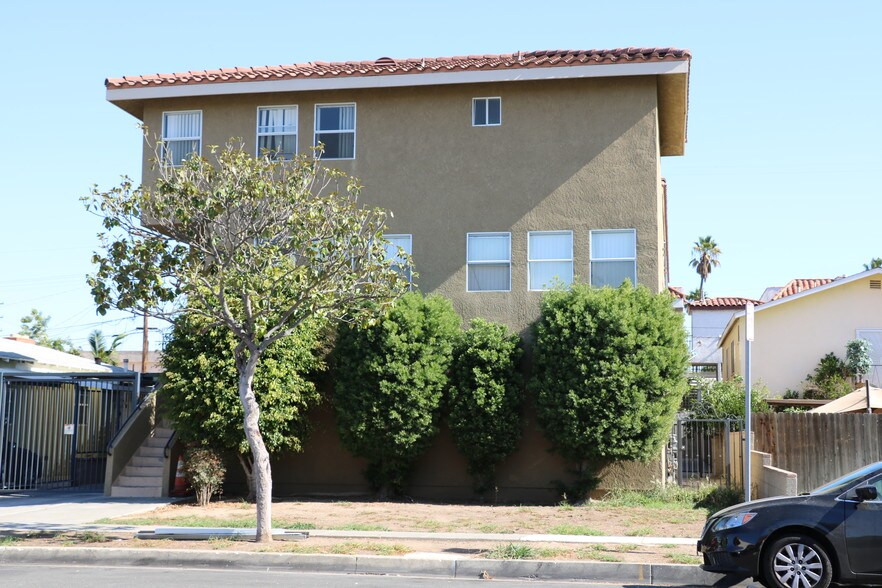 12526 Fonthill Ave, Hawthorne 90250 UK