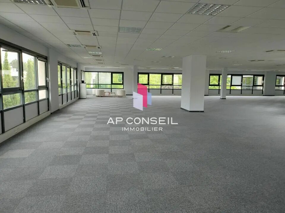 Office in Guyancourt to rent Building Photo- Image 1 of 10