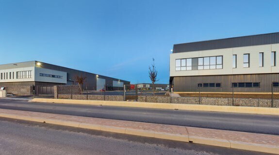 6 Rue Clément Ader, Brie-Comte-Robert to rent - Primary Photo - Image 1 of 6