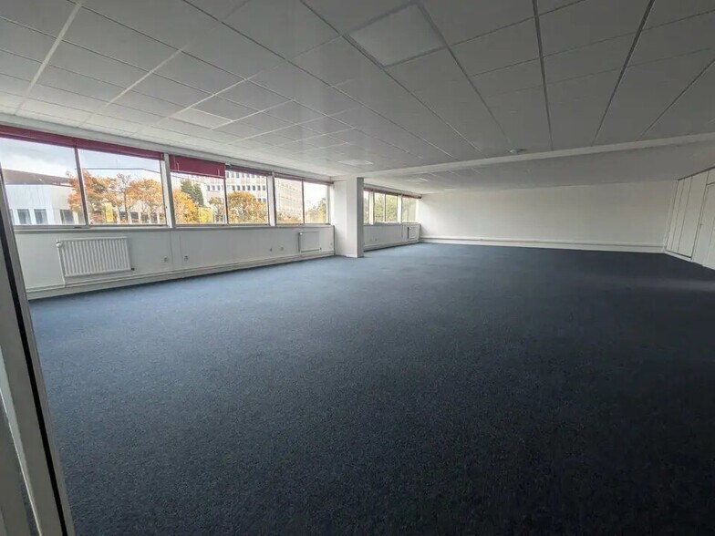 Office in Rouen to rent - Interior Photo - Image 2 of 5