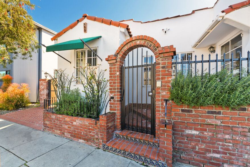 1020 Pico Blvd, Santa Monica, CA for rent - Building Photo - Image 1 of 17