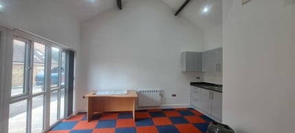 Old Linslade Rd, Leighton Buzzard to rent Interior Photo- Image 2 of 3