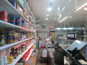 Retail in Madrid, Madrid to rent Interior Photo- Image 2 of 7