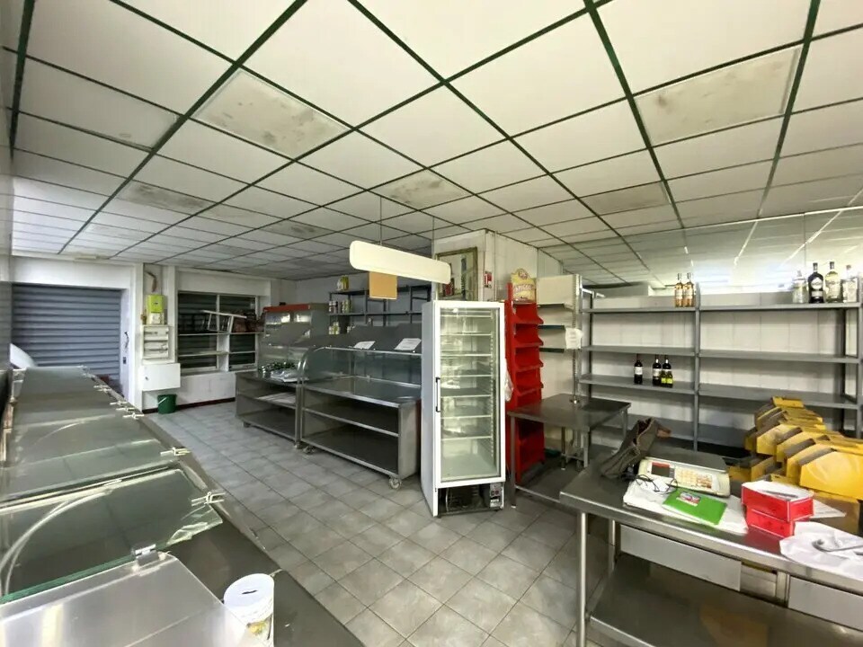Retail in Nice for sale Interior Photo- Image 1 of 7