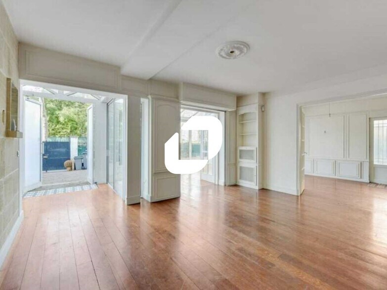 Office in Neuilly-sur-Seine for sale - Interior Photo - Image 2 of 20