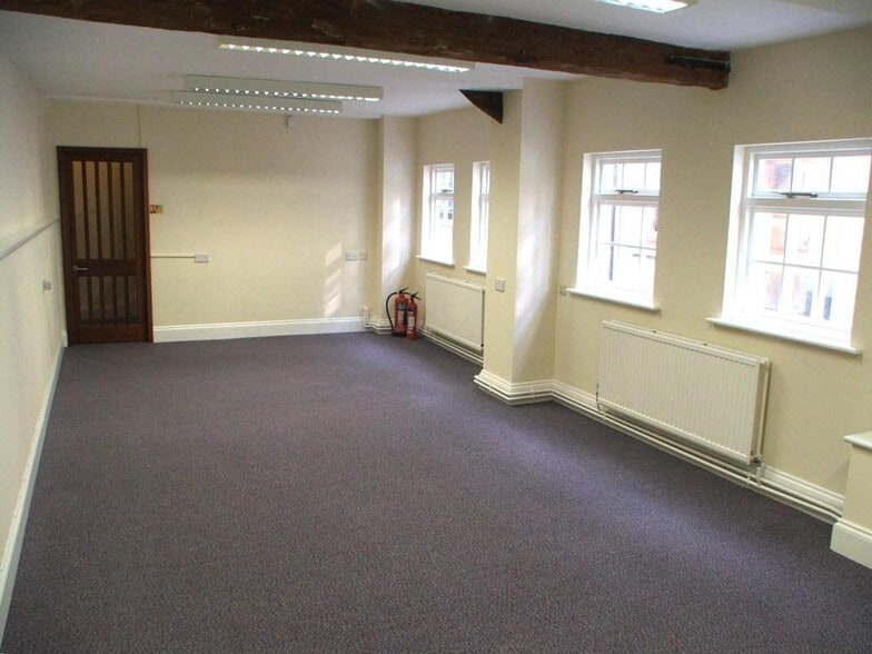 47 Market Pl, Henley On Thames to rent - Building Photo - Image 2 of 3