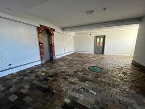 Station Yard, Needham Market to rent Interior Photo- Image 1 of 5