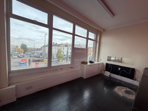 69-69A Brent St, London to rent Interior Photo- Image 2 of 5
