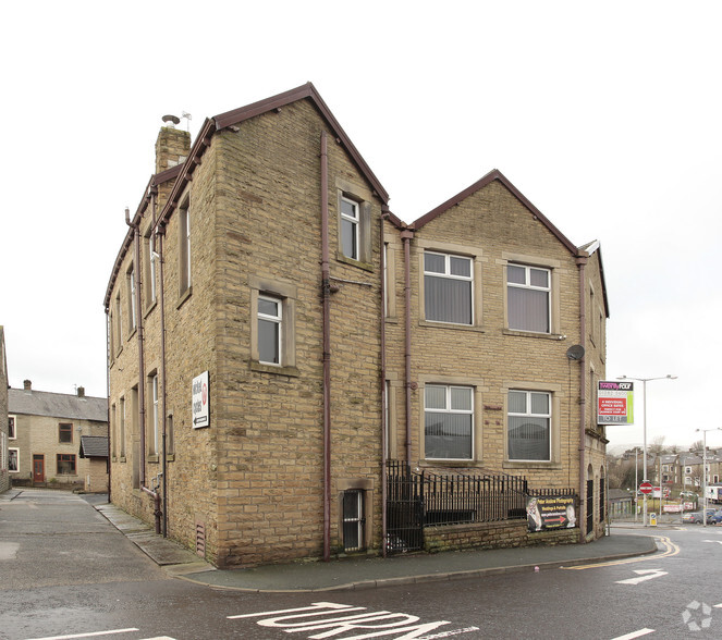 Spring Ln, Colne for rent - Building Photo - Image 1 of 15