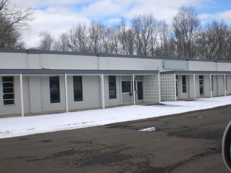 112-124 Woodlawn Rd, Berlin, CT for sale - Building Photo - Image 2 of 13