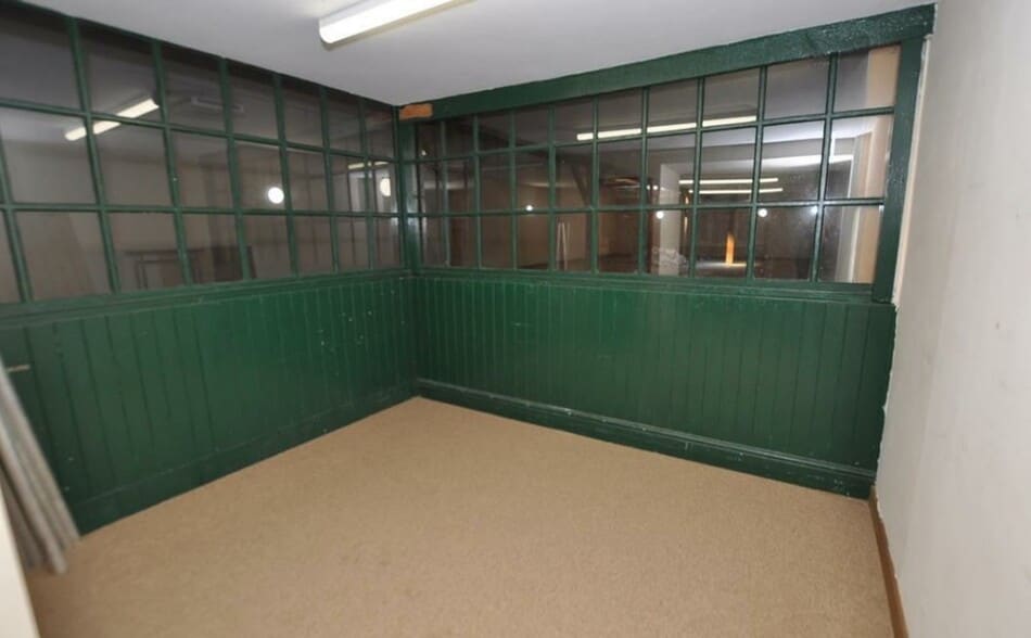 St. John St, Whitland to rent - Interior Photo - Image 2 of 7