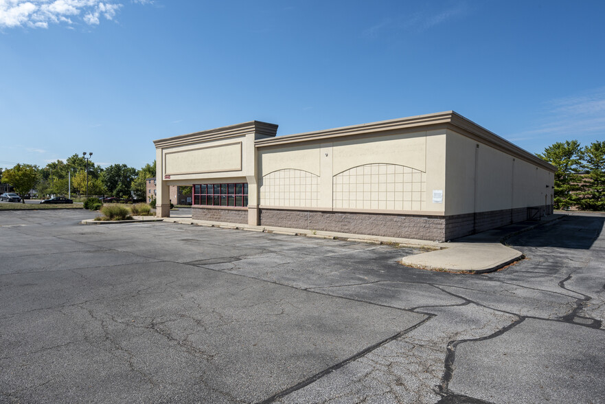 5445 N High St, Columbus, OH for sale - Building Photo - Image 2 of 13