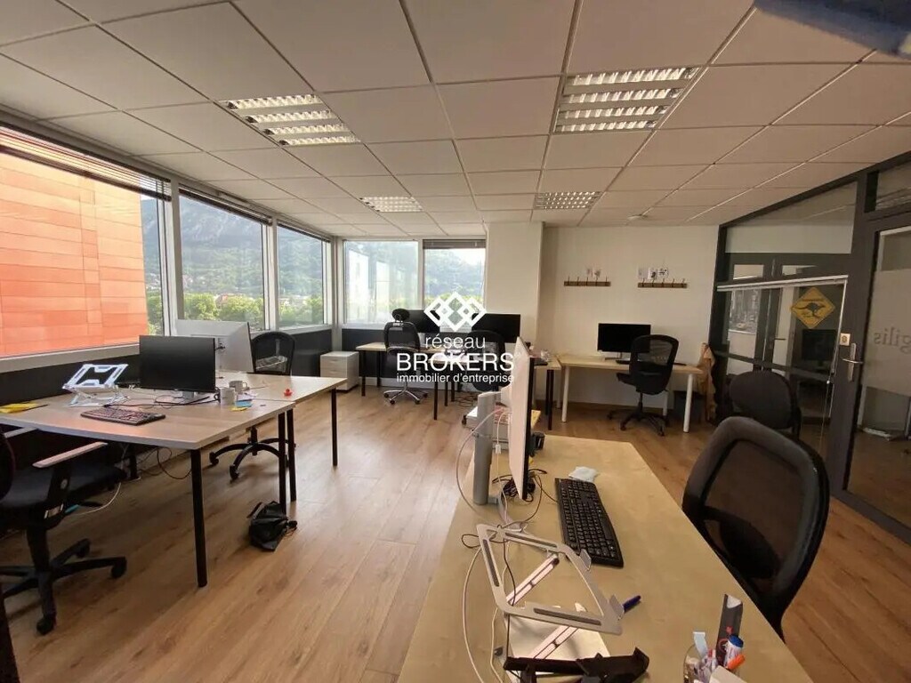 Vente Bureaux 289 m² - Photo 1