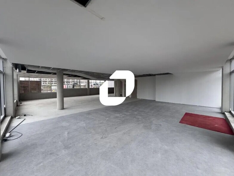 Retail in Strasbourg to rent - Interior Photo - Image 2 of 6