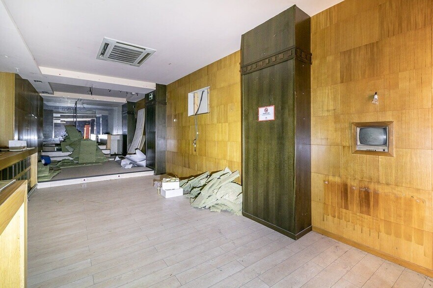 Retail in Granada, Granada for sale - Interior Photo - Image 2 of 14