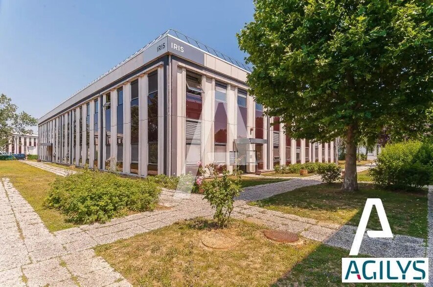 Light Industrial in to rent - Building Photo - Image 2 of 7