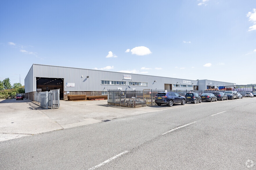 Atlantic Rd, Avonmouth to rent - Primary Photo - Image 1 of 4