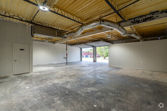 3340 N Beach St, Fort Worth, TX for rent Interior Photo- Image 2 of 4