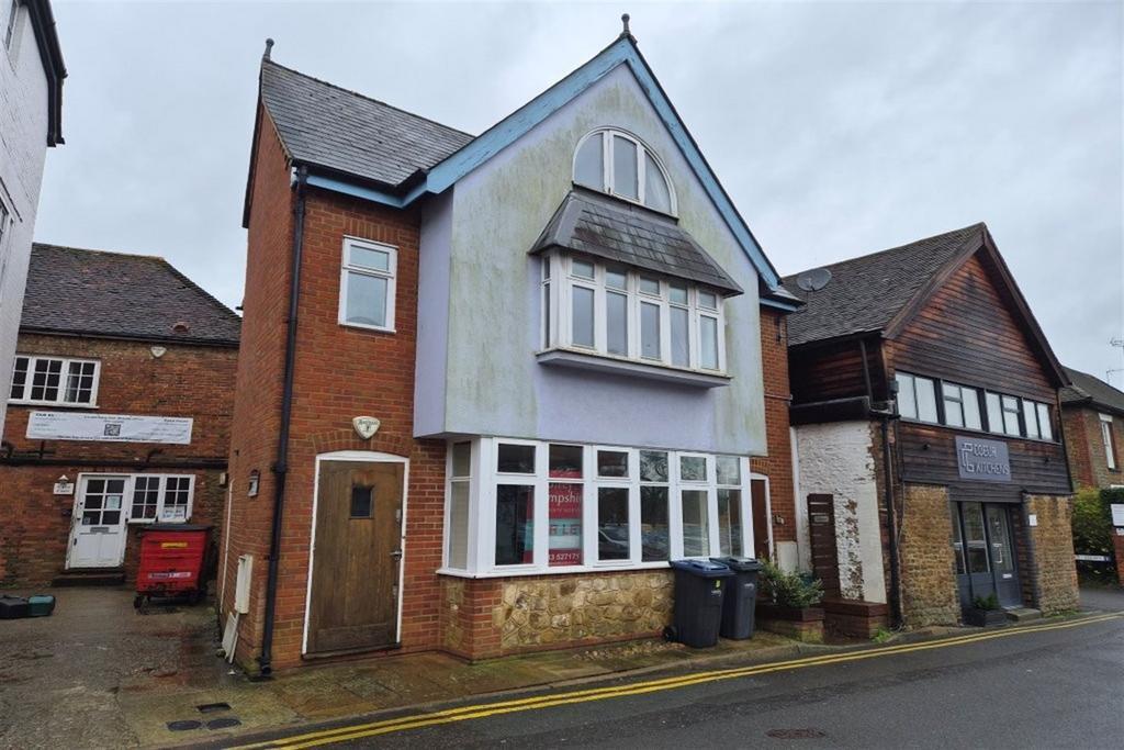 Great George St, Godalming to rent Primary Photo- Image 1 of 3