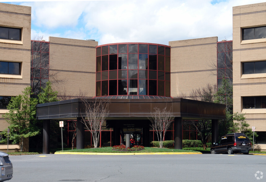 1800 Town Center Dr, Reston, VA for sale - Building Photo - Image 1 of 1