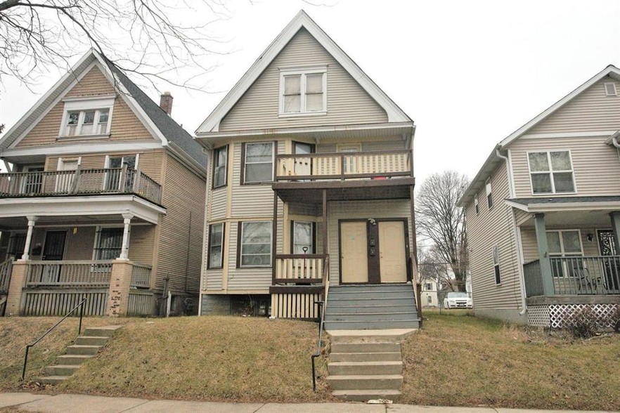 2417 N 33rd St, Milwaukee, WI for sale - Other - Image 1 of 1