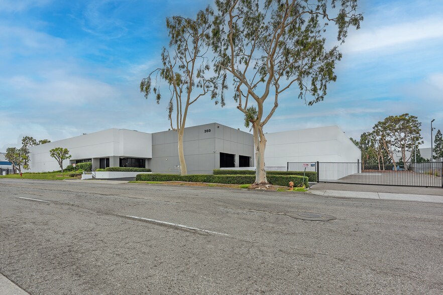 360 W Victoria St, Compton 90220 UK