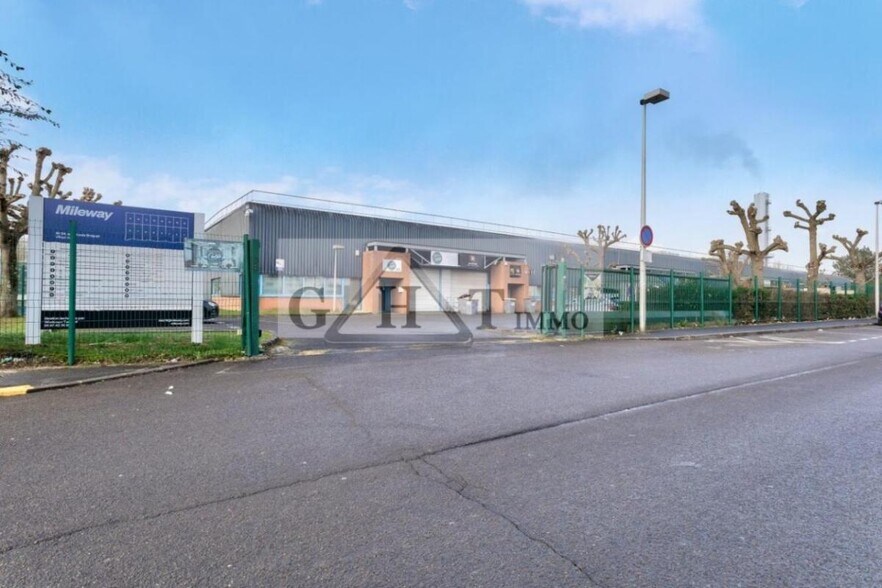 Industrial in Villepinte to rent - Building Photo - Image 2 of 4