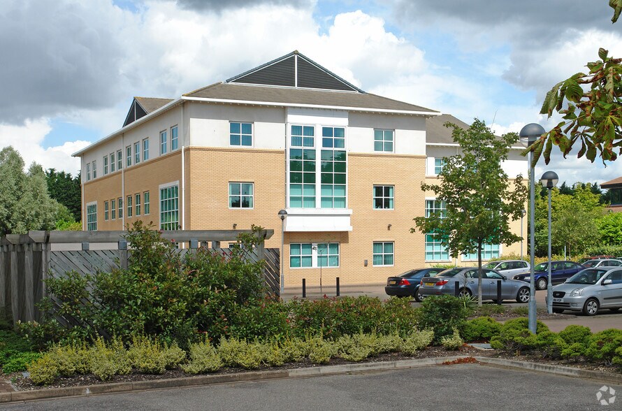 Harvest Crescent, Fleet to rent - Building Photo - Image 3 of 17