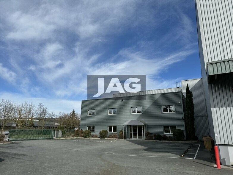 Industrial in Lozanne to rent - Building Photo - Image 3 of 14