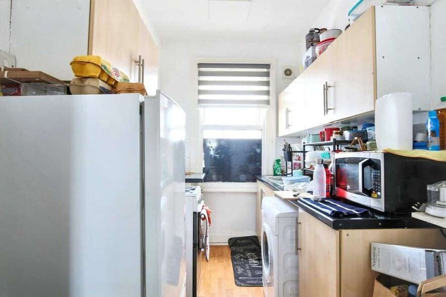 160 Heath Rd, Romford for sale - Building Photo - Image 1 of 3