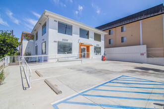 300-302 S Mariposa Ave, Los Angeles, CA for rent Building Photo- Image 1 of 24