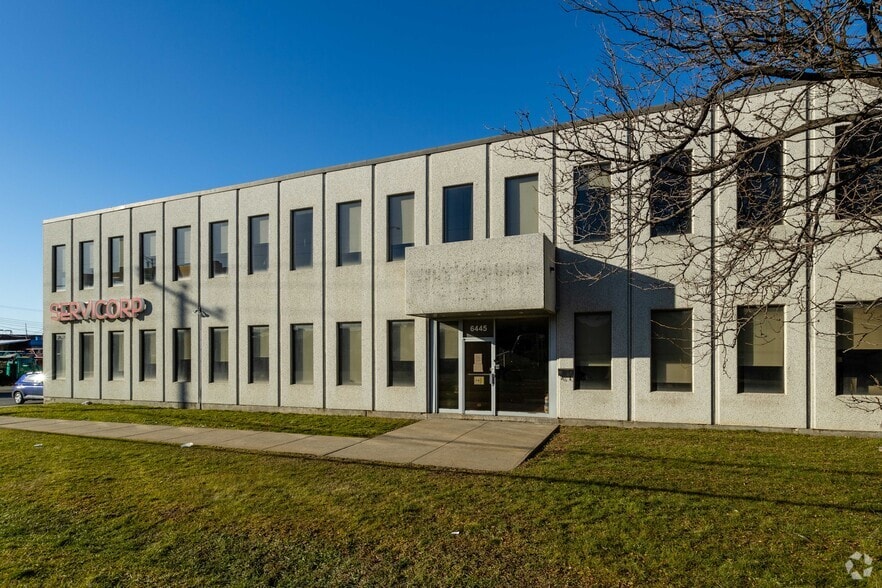 6445 Ch de la Côte-de-Liesse, Montréal, QC to rent - Building Photo - Image 2 of 12