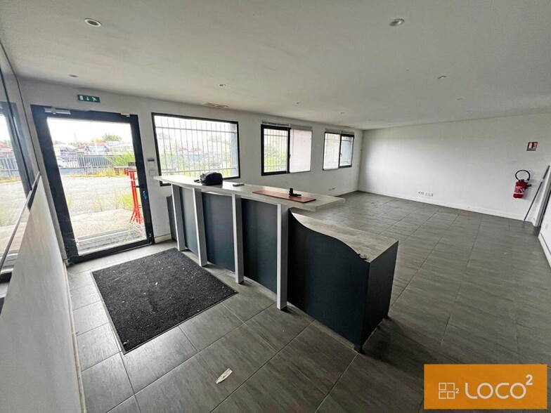 5-7 Rue Jean Moulin, Plaisance-du-Touch to rent - Building Photo - Image 3 of 8