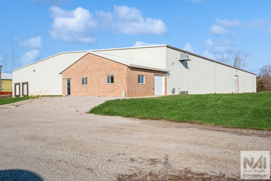 1613 W 1st St, Vinton, IA for rent - Building Photo - Image 3 of 6