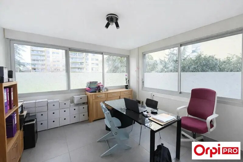 Office in Lyon for sale Building Photo- Image 1 of 7