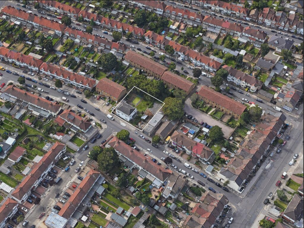 11D Cuckoo Hall Ln, London for sale Primary Photo- Image 1 of 1