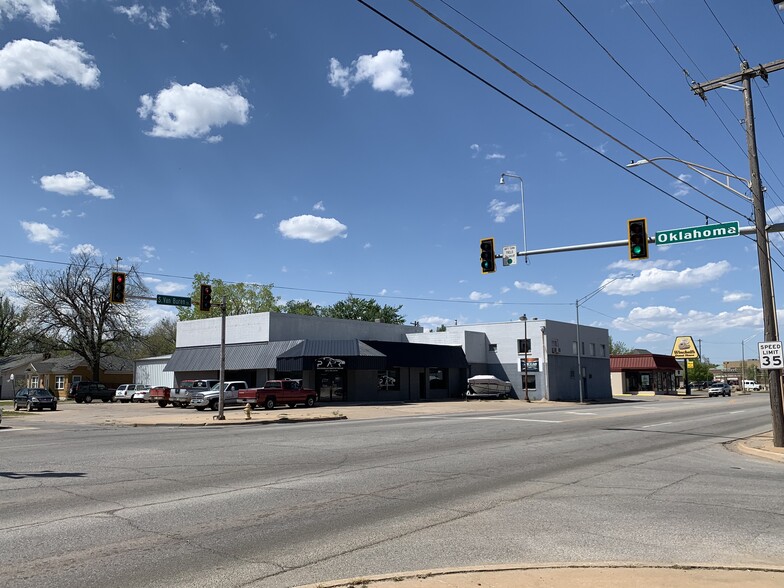 320 S Van Buren St, Enid, OK for sale - Building Photo - Image 1 of 1