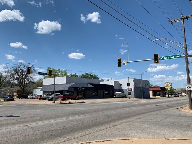 More details for 320 S Van Buren St, Enid, OK - Retail to Rent